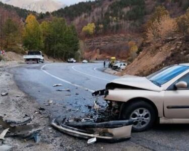 Sivas'ta Korkunç Çarpışma: 2 Araç Yüz Yüze Geldi