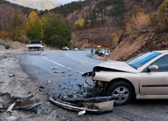 Sivas'ta Korkunç Çarpışma: 2 Araç Yüz Yüze Geldi