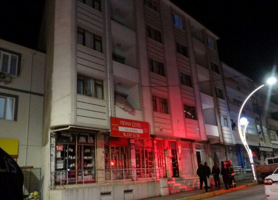 Banyoda bir anda dökülen fayanslar panik yarattı: 5 katlı bina tahliye edildi