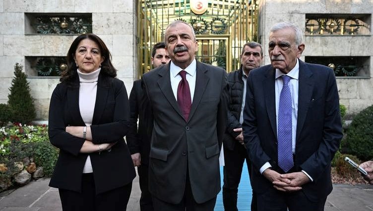 DEM Parti’den flaş silah bırakma açıklaması! Gözler saat 17.00’de