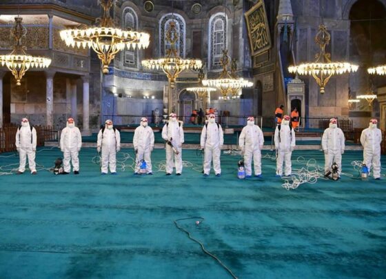 Ayasofya Camisi gül suyu yıkandı